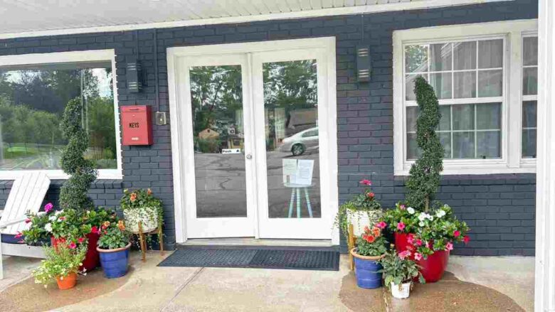 hotel near Salisbury School