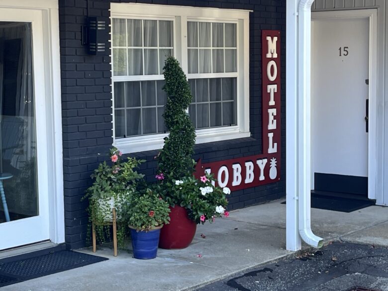 Hotels in Lakeville CT